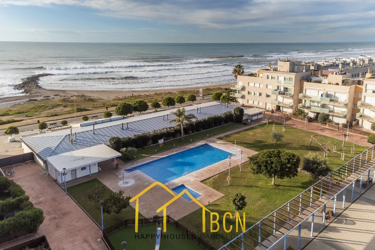 Planta baja única en primera línea