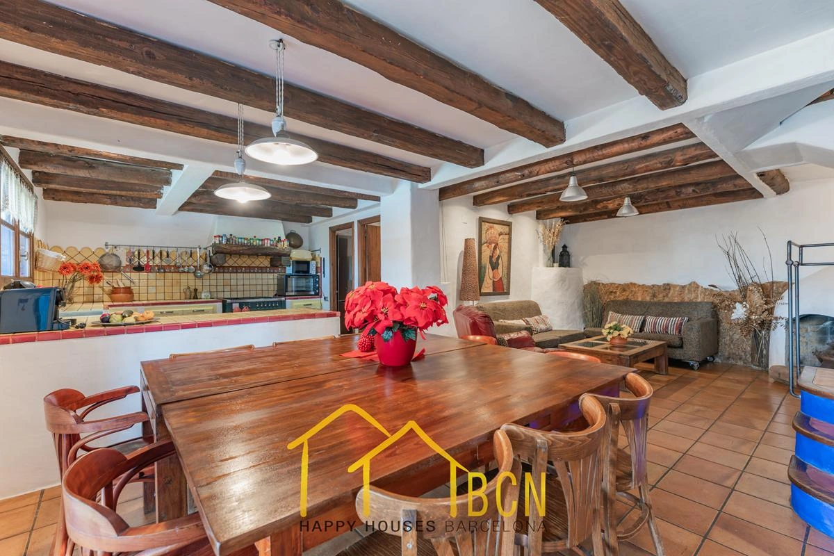 Villa Única con 7 Dormitorios, Piscina de Roca y Anexos en Pineda Park, Sant Pere de Ribes