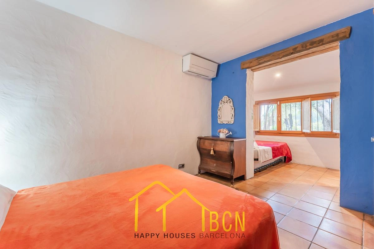 Villa Única con 7 Dormitorios, Piscina de Roca y Anexos en Pineda Park, Sant Pere de Ribes