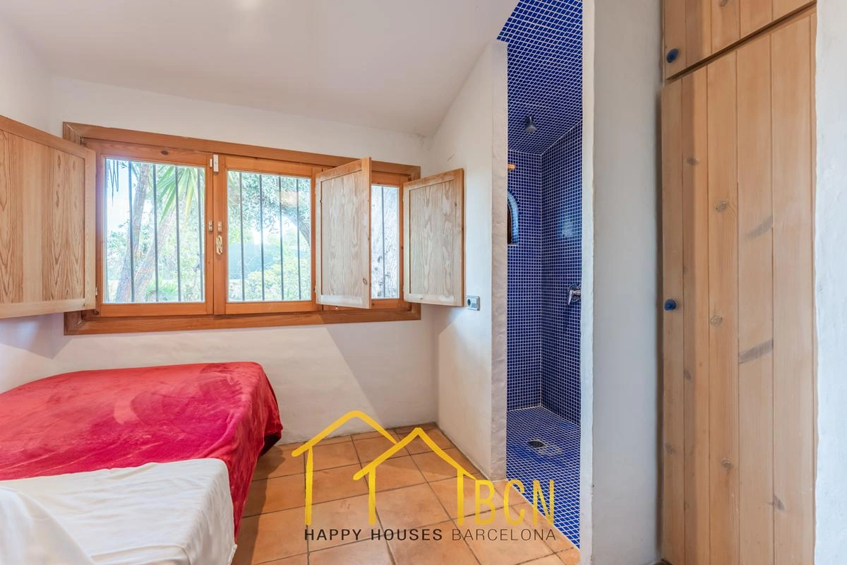 Villa Única con 7 Dormitorios, Piscina de Roca y Anexos en Pineda Park, Sant Pere de Ribes