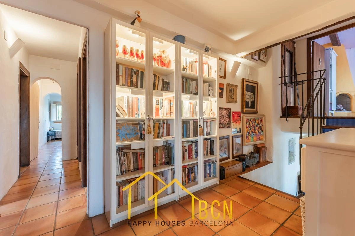 Villa Única con 7 Dormitorios, Piscina de Roca y Anexos en Pineda Park, Sant Pere de Ribes
