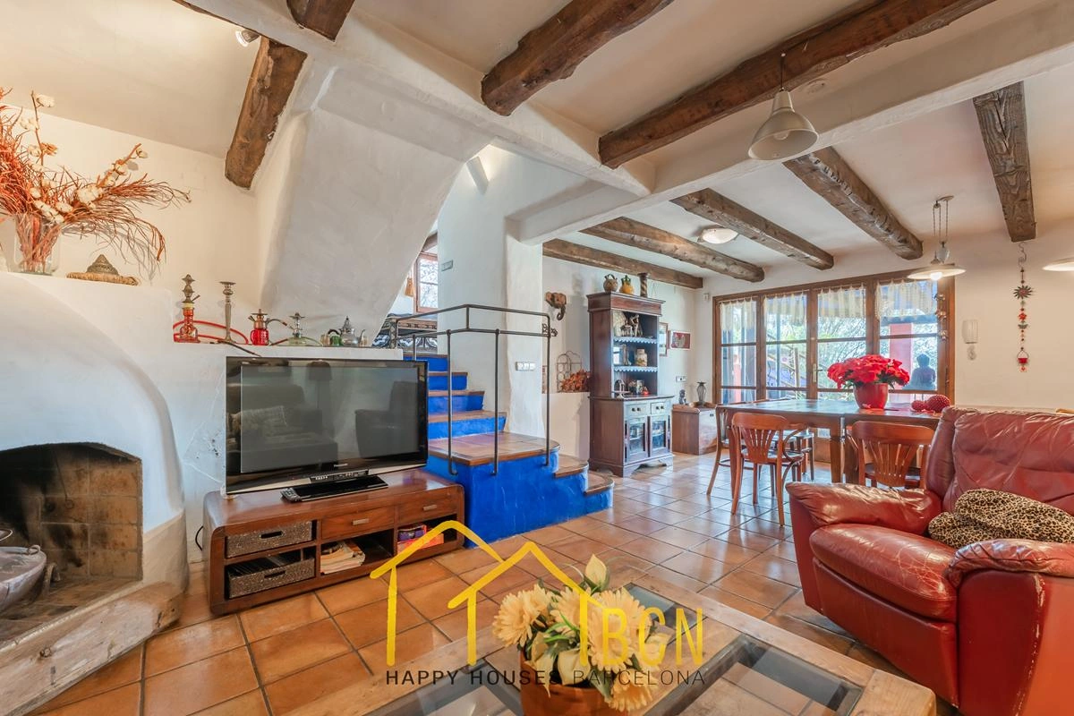 Villa Única con 7 Dormitorios, Piscina de Roca y Anexos en Pineda Park, Sant Pere de Ribes
