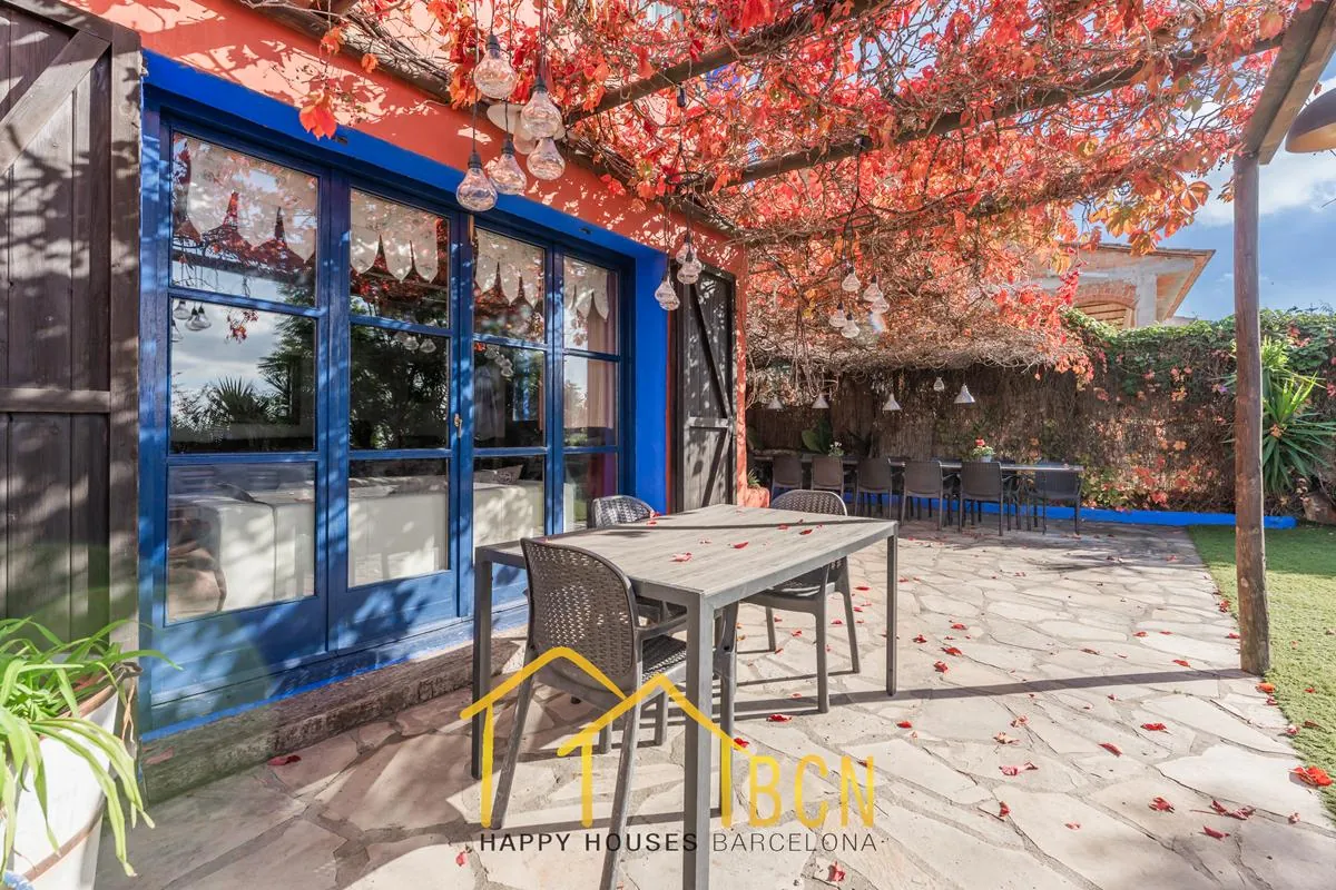 Villa Única con 7 Dormitorios, Piscina de Roca y Anexos en Pineda Park, Sant Pere de Ribes
