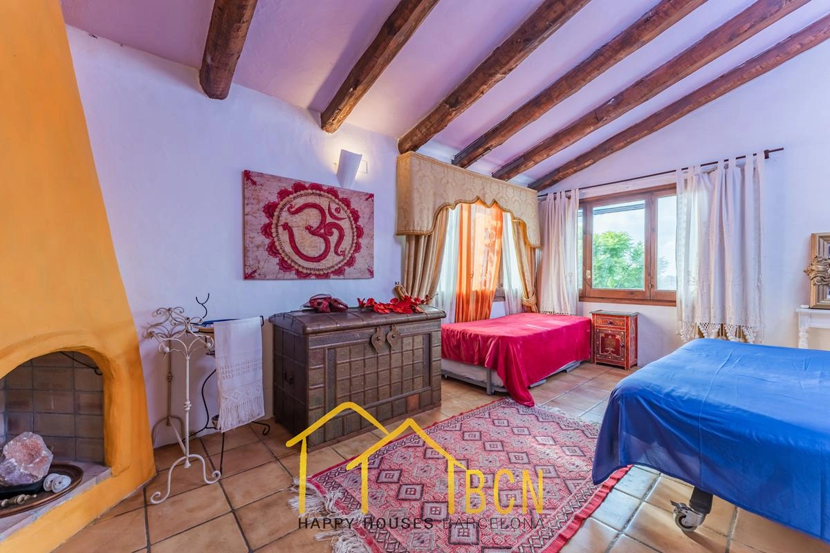 Villa Única con 7 Dormitorios, Piscina de Roca y Anexos en Pineda Park, Sant Pere de Ribes