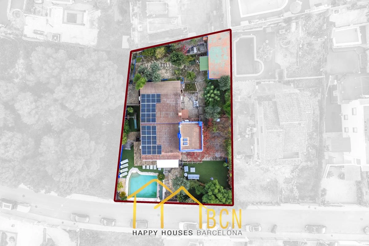 Villa Única con 7 Dormitorios, Piscina de Roca y Anexos en Pineda Park, Sant Pere de Ribes