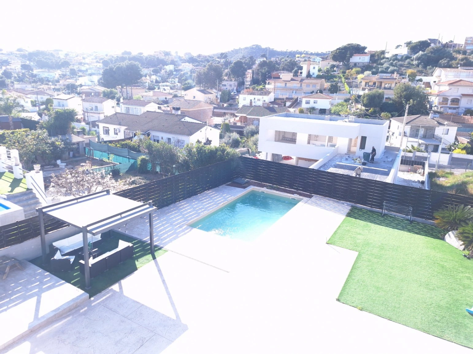 Villa con piscina, vistas panorámicas y paneles solares – 4 dormitorios cerca de la playa en Segur de Calafell