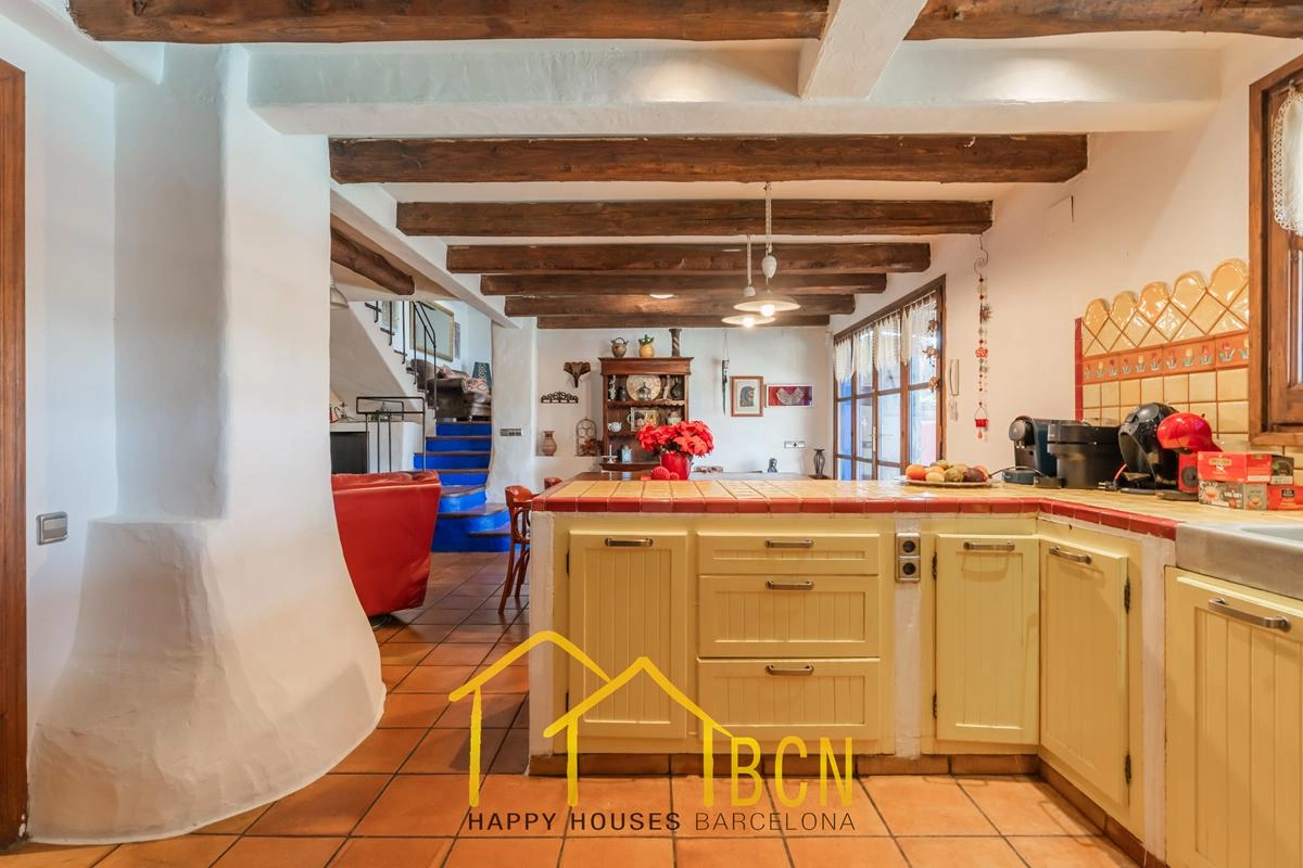 Villa Única con 7 Dormitorios, Piscina de Roca y Anexos en Pineda Park, Sant Pere de Ribes