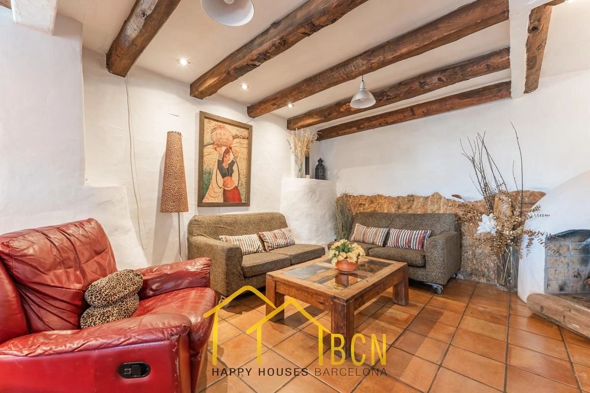 Villa Única con 7 Dormitorios, Piscina de Roca y Anexos en Pineda Park, Sant Pere de Ribes
