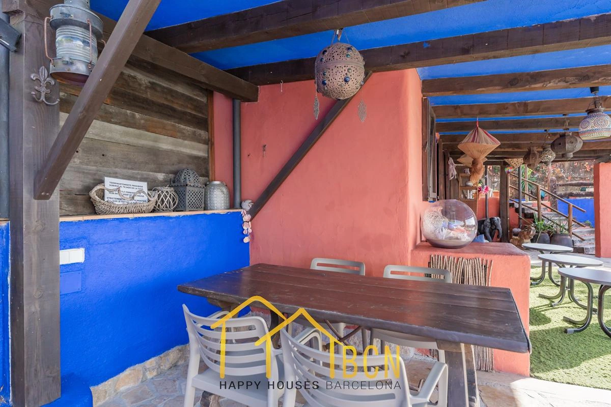 Villa Única con 7 Dormitorios, Piscina de Roca y Anexos en Pineda Park, Sant Pere de Ribes