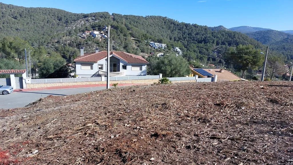 Parcela urbana con vistas panorámicas