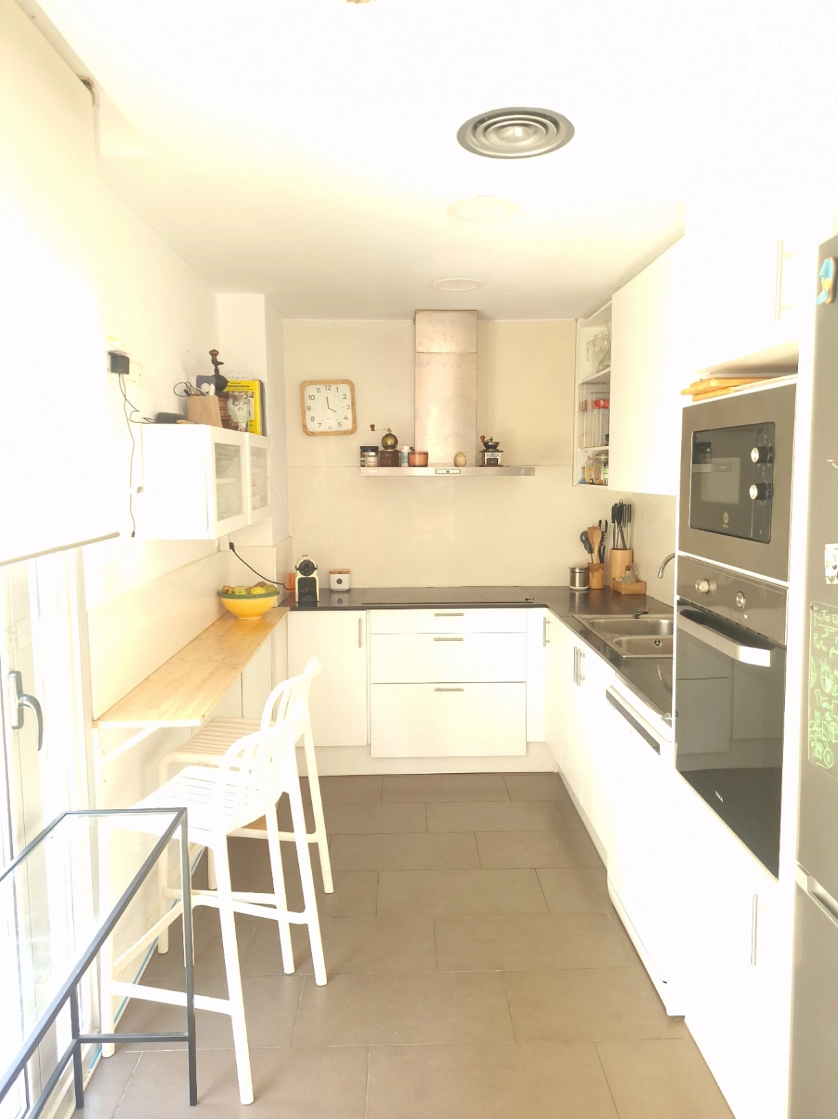 Apartamento en esquina en planta baja con jardín privado de 205 m² y piscina – La Plana, Sitges