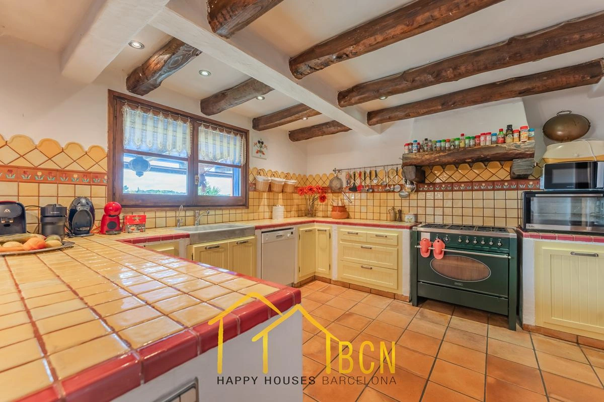 Villa Única con 7 Dormitorios, Piscina de Roca y Anexos en Pineda Park, Sant Pere de Ribes