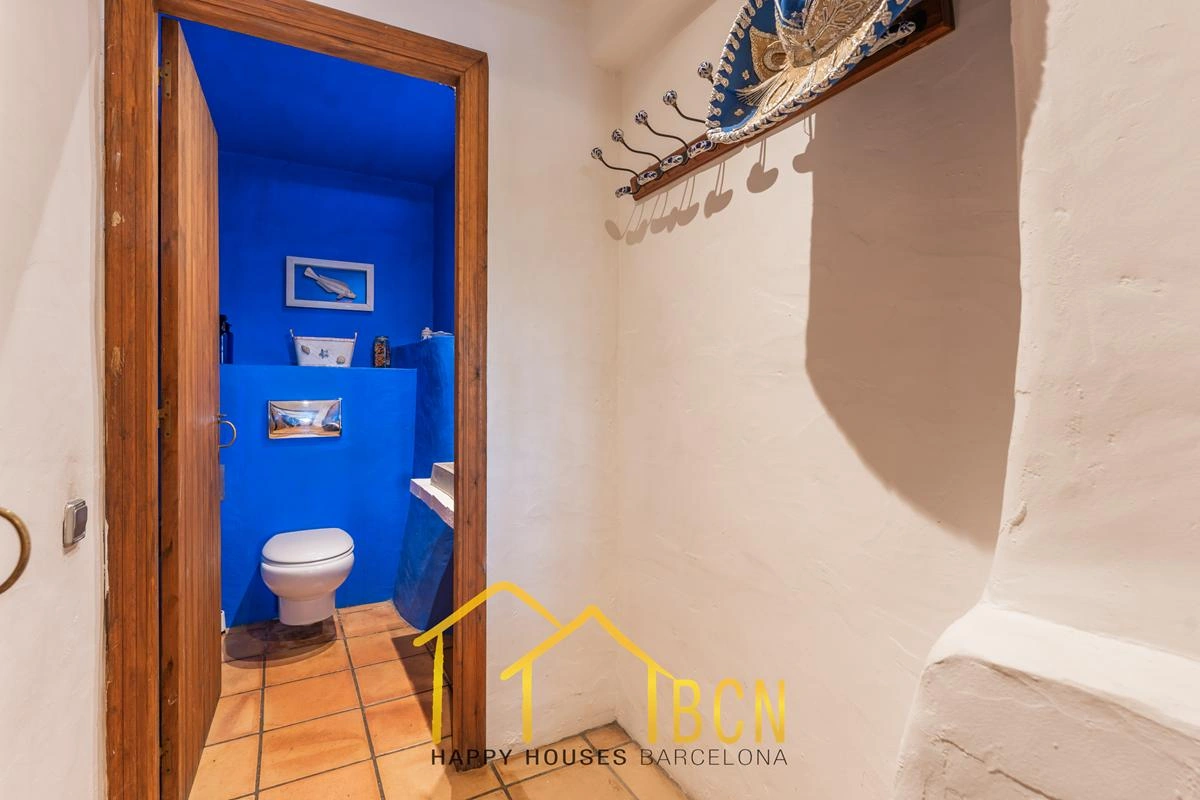 Villa Única con 7 Dormitorios, Piscina de Roca y Anexos en Pineda Park, Sant Pere de Ribes