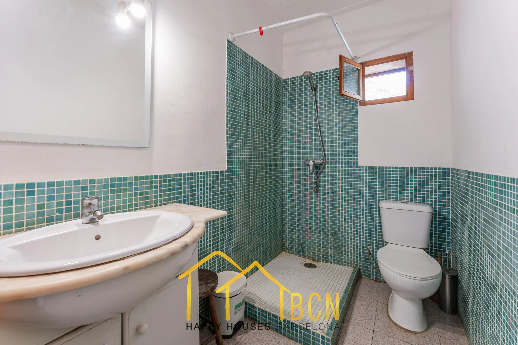 Casa con licencia turística, piscina y gran potencial a solo minutos de Sitges