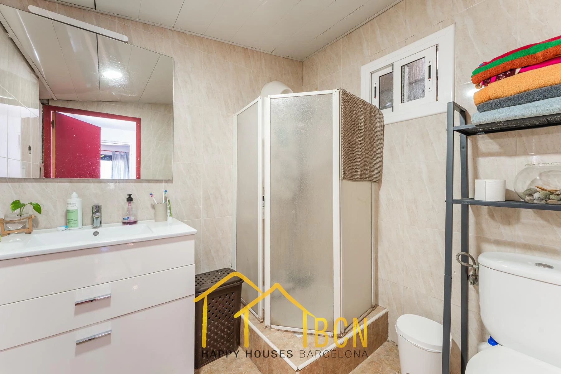 Casa con licencia turística, piscina y gran potencial a solo minutos de Sitges