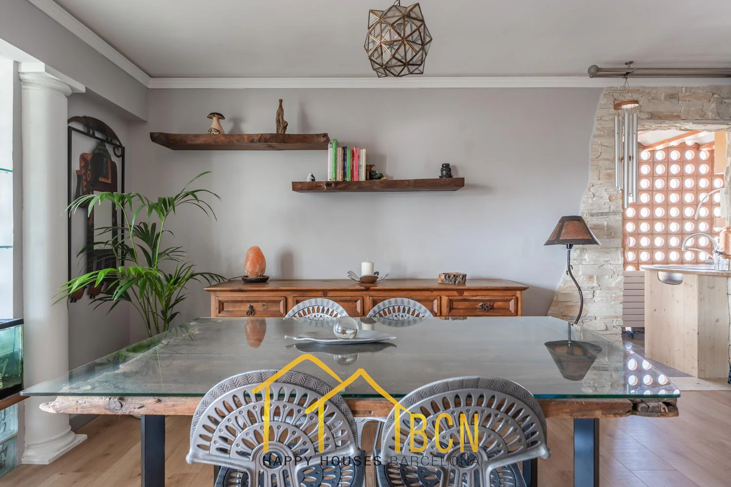 Apartamento con gran terraza, vistas al mar y piscina a 1 minuto de la playa – alquiler temporal de verano en Les Botigues de Sitges