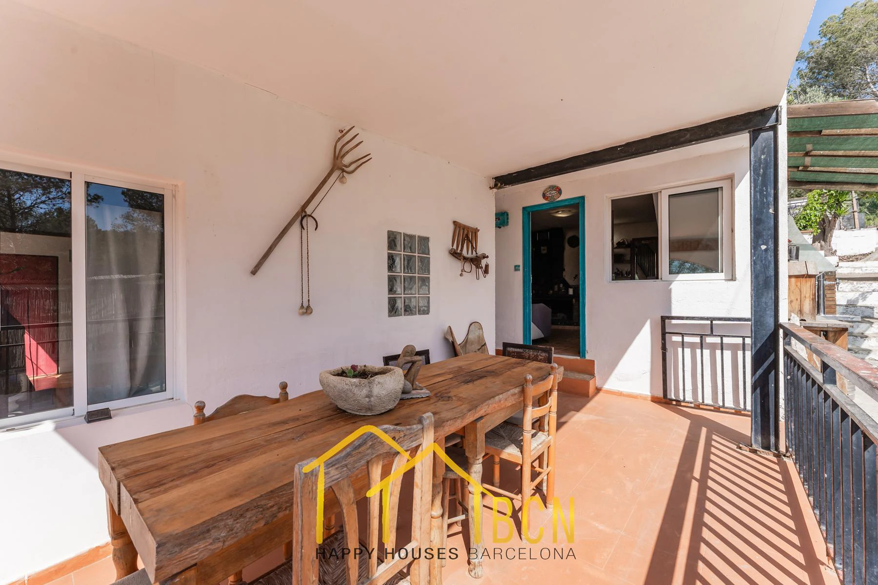Casa con licencia turística, piscina y gran potencial a solo minutos de Sitges