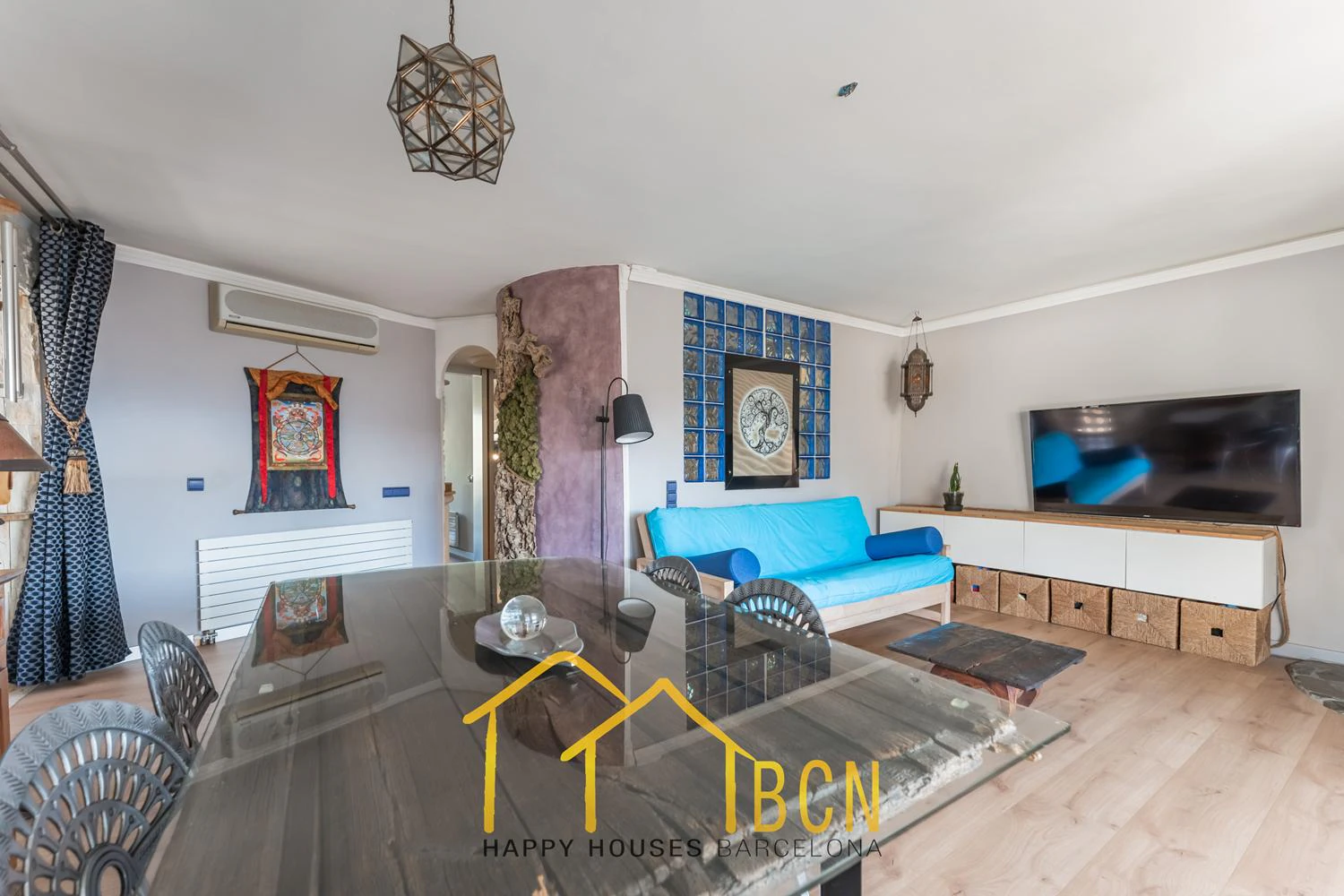 Apartamento con gran terraza, vistas al mar y piscina a 1 minuto de la playa – alquiler temporal de verano en Les Botigues de Sitges
