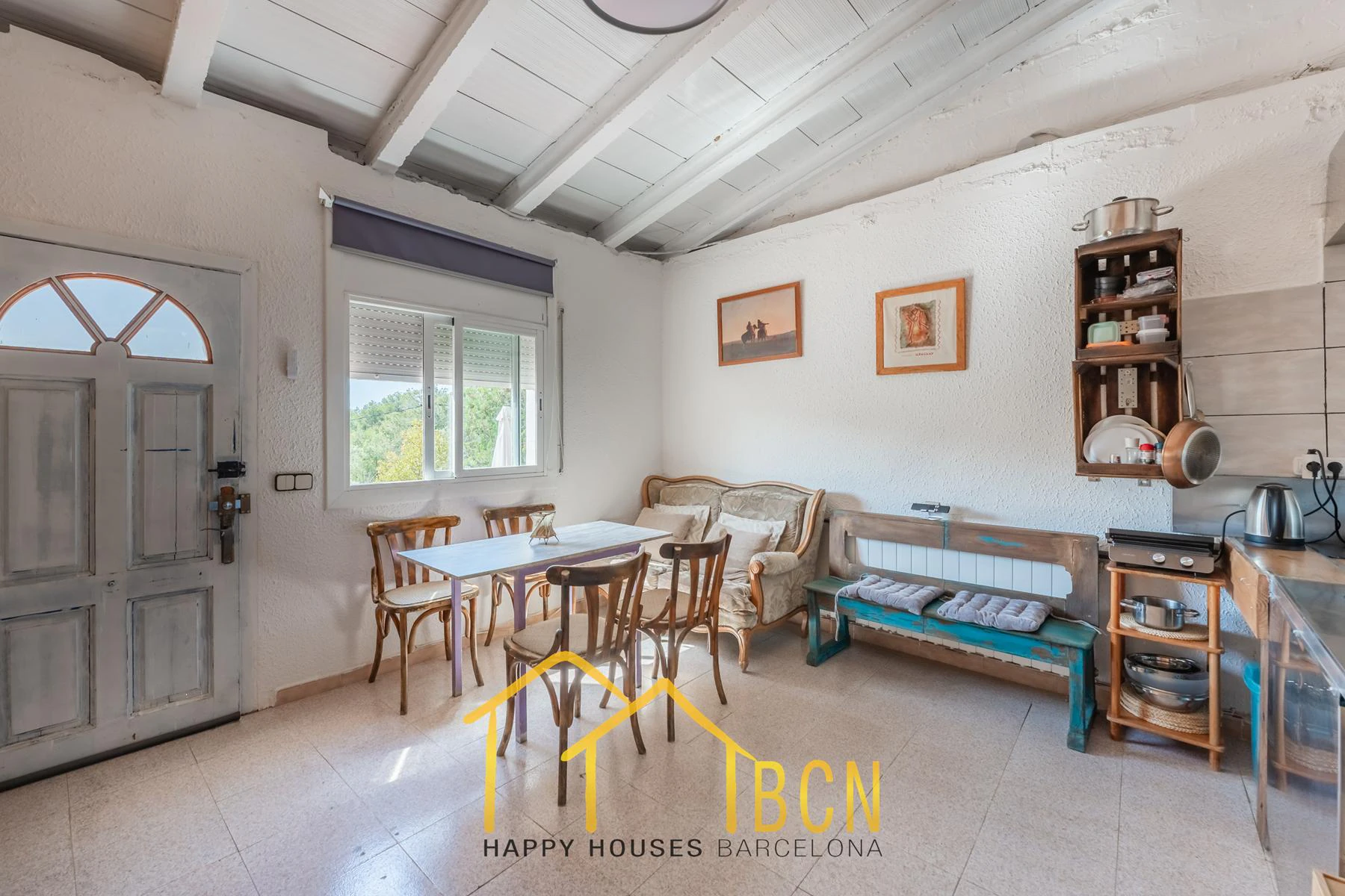 Casa con licencia turística, piscina y gran potencial a solo minutos de Sitges