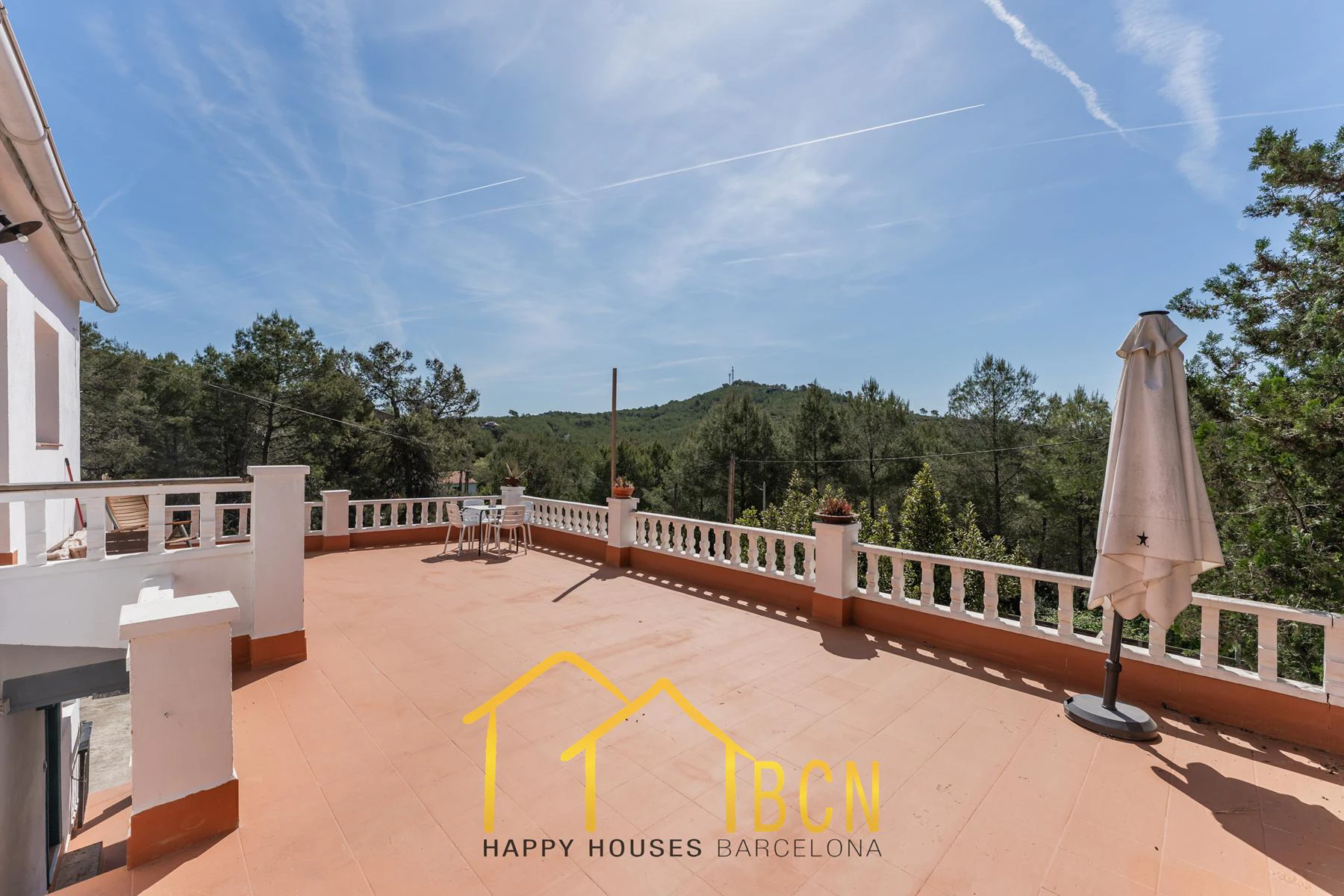 Casa con licencia turística, piscina y gran potencial a solo minutos de Sitges