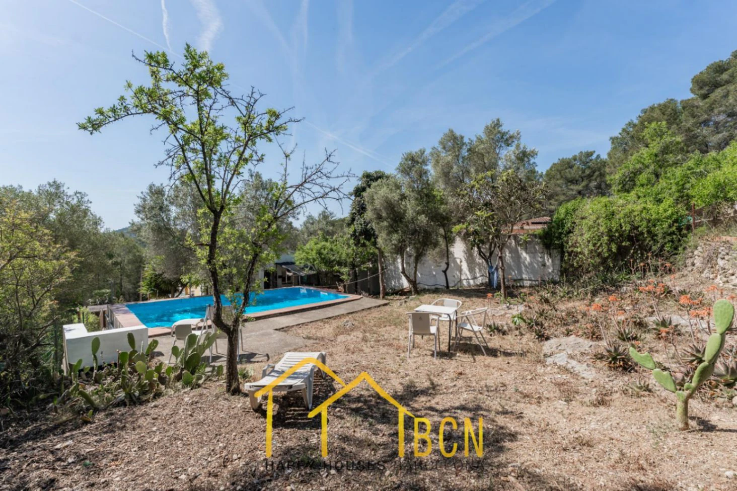 Casa con licencia turística, piscina y gran potencial a solo minutos de Sitges