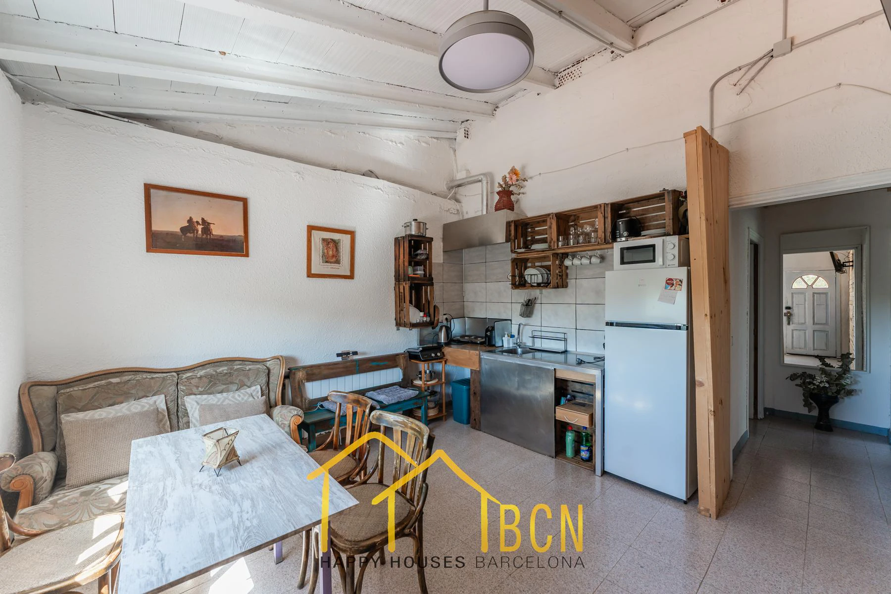 Casa con licencia turística, piscina y gran potencial a solo minutos de Sitges