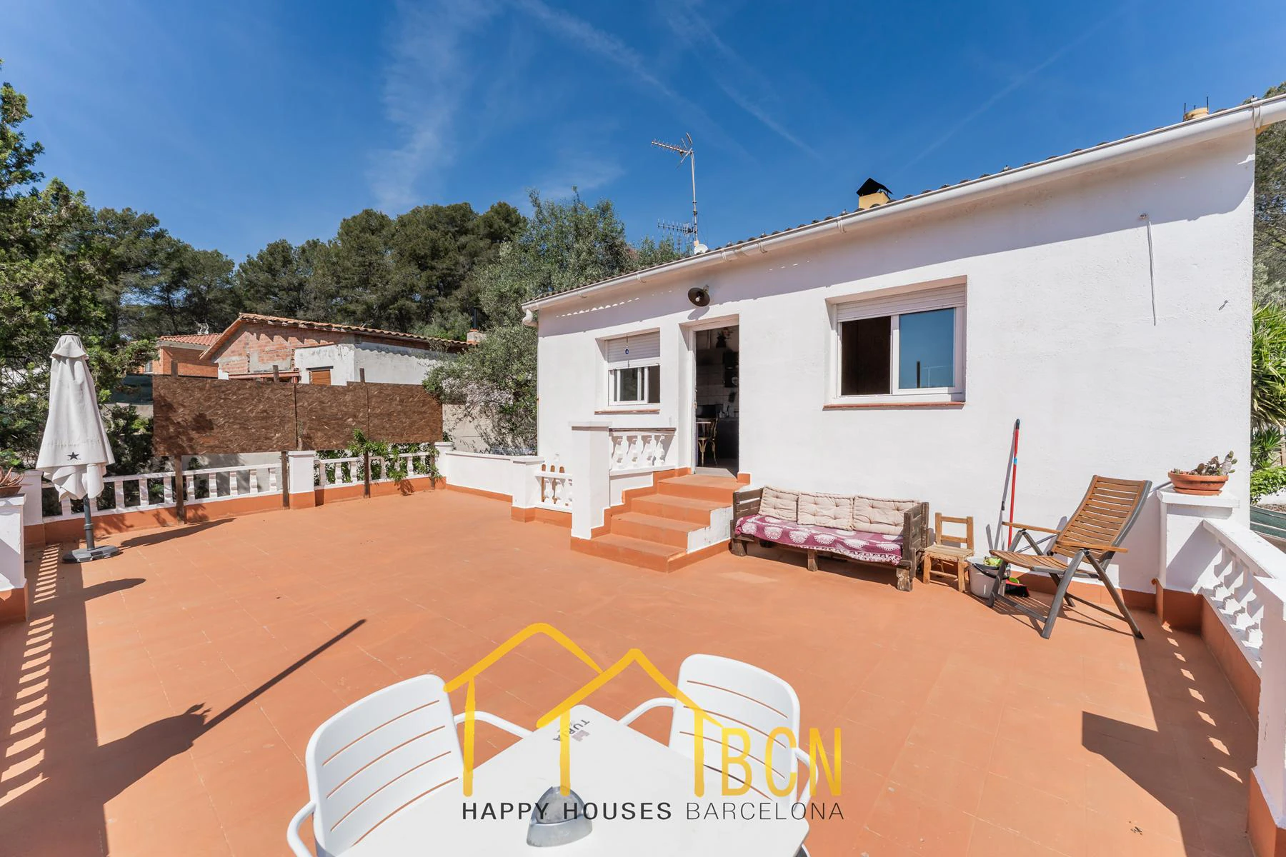 Casa con licencia turística, piscina y gran potencial a solo minutos de Sitges