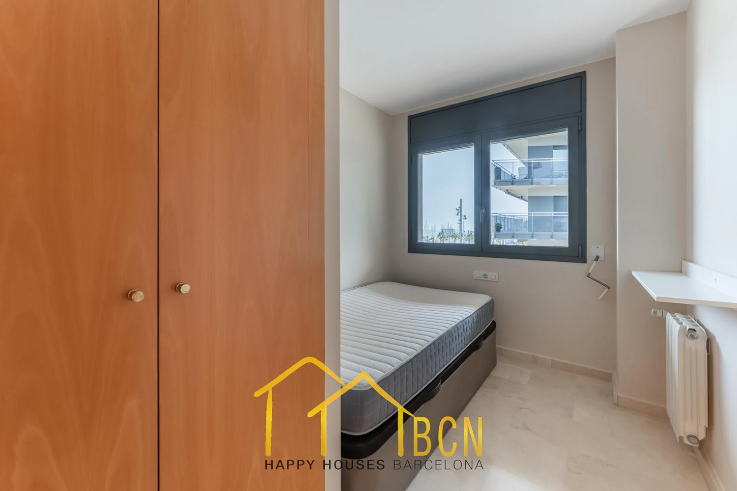 Elegancia de Primera Línea con Vistas Panorámicas al Mar – Puerto de Badalona