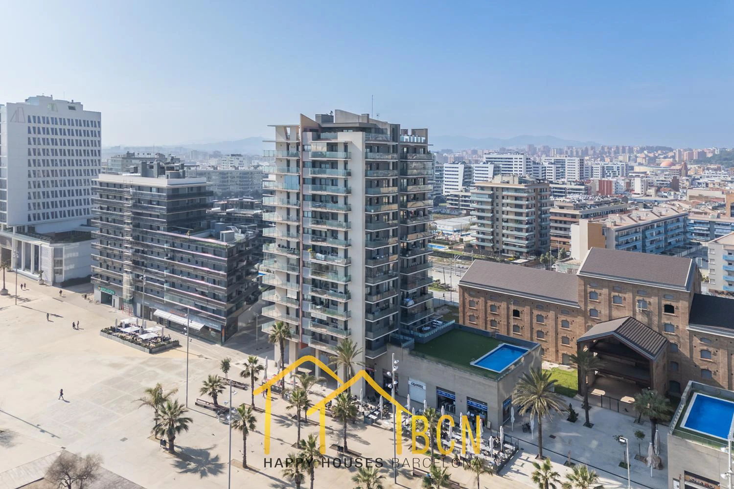 Elegancia de Primera Línea con Vistas Panorámicas al Mar – Puerto de Badalona