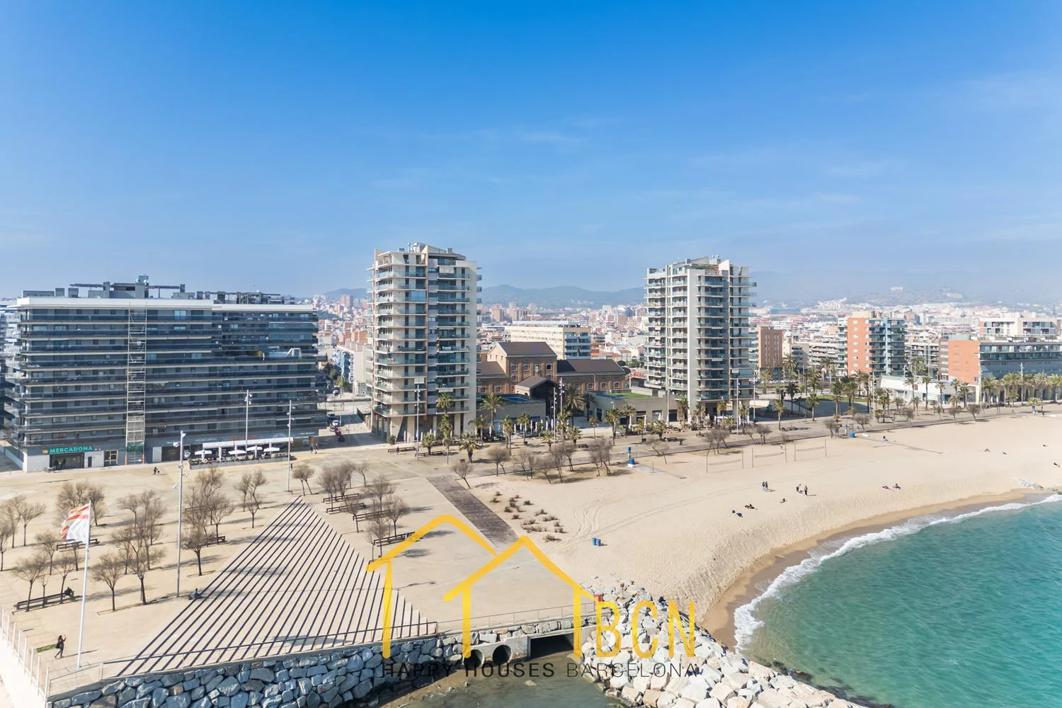 Elegancia de Primera Línea con Vistas Panorámicas al Mar – Puerto de Badalona