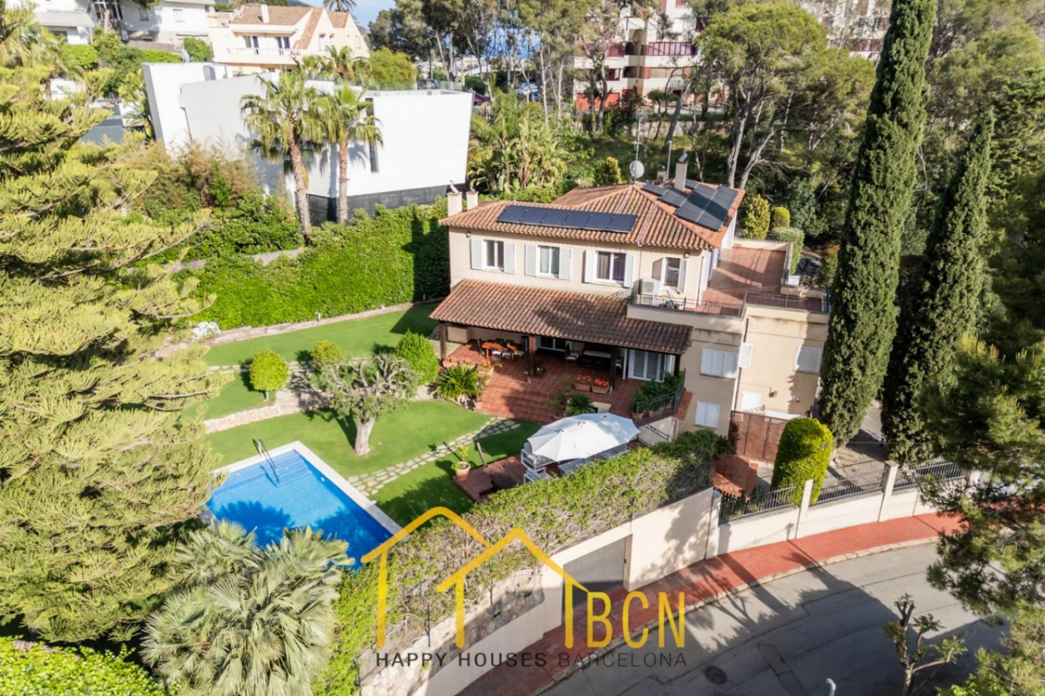 Classic Mediterranean villa with sea views, private pool and landscaped garden in Vallpineda