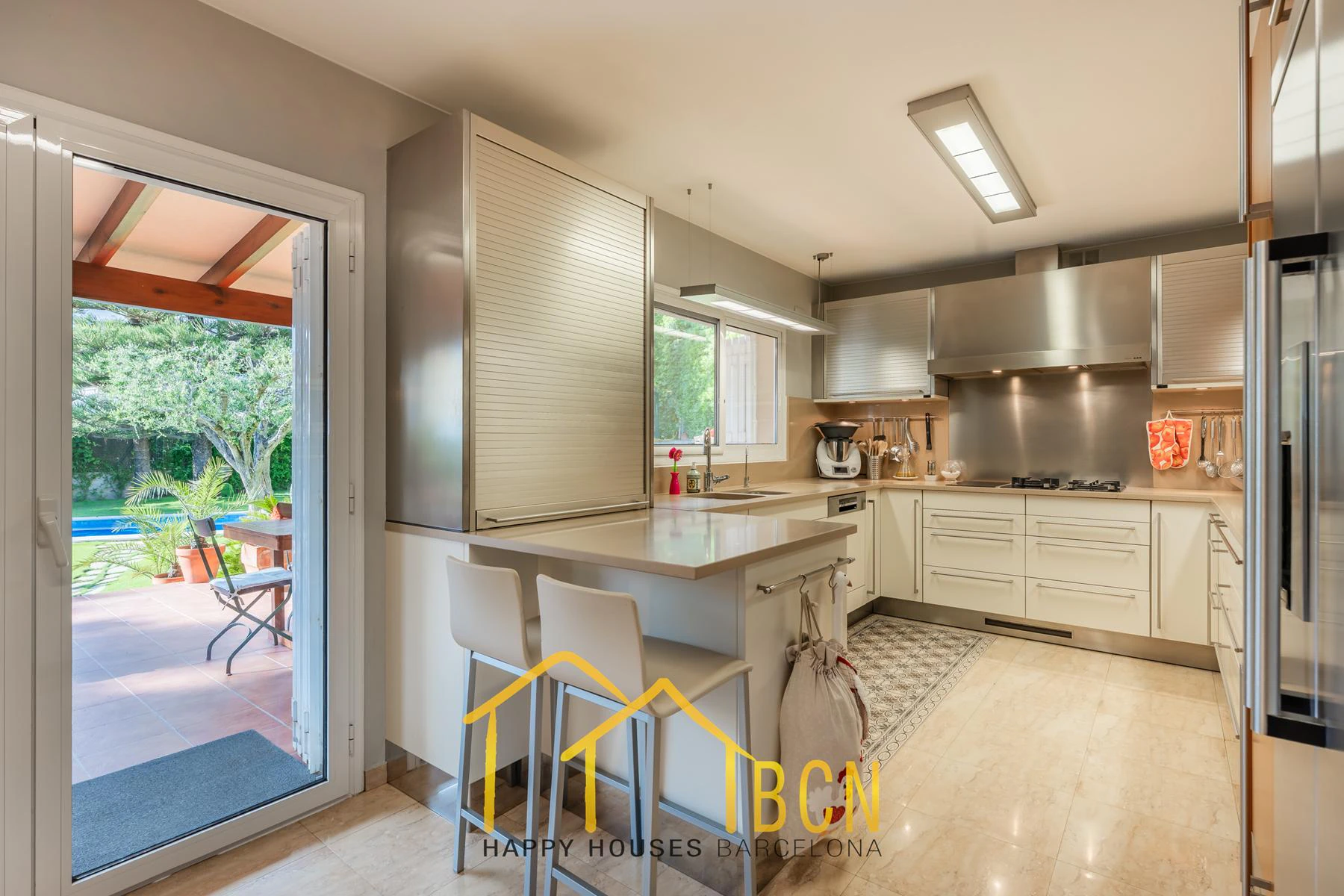 Classic Mediterranean villa with sea views, private pool and landscaped garden in Vallpineda