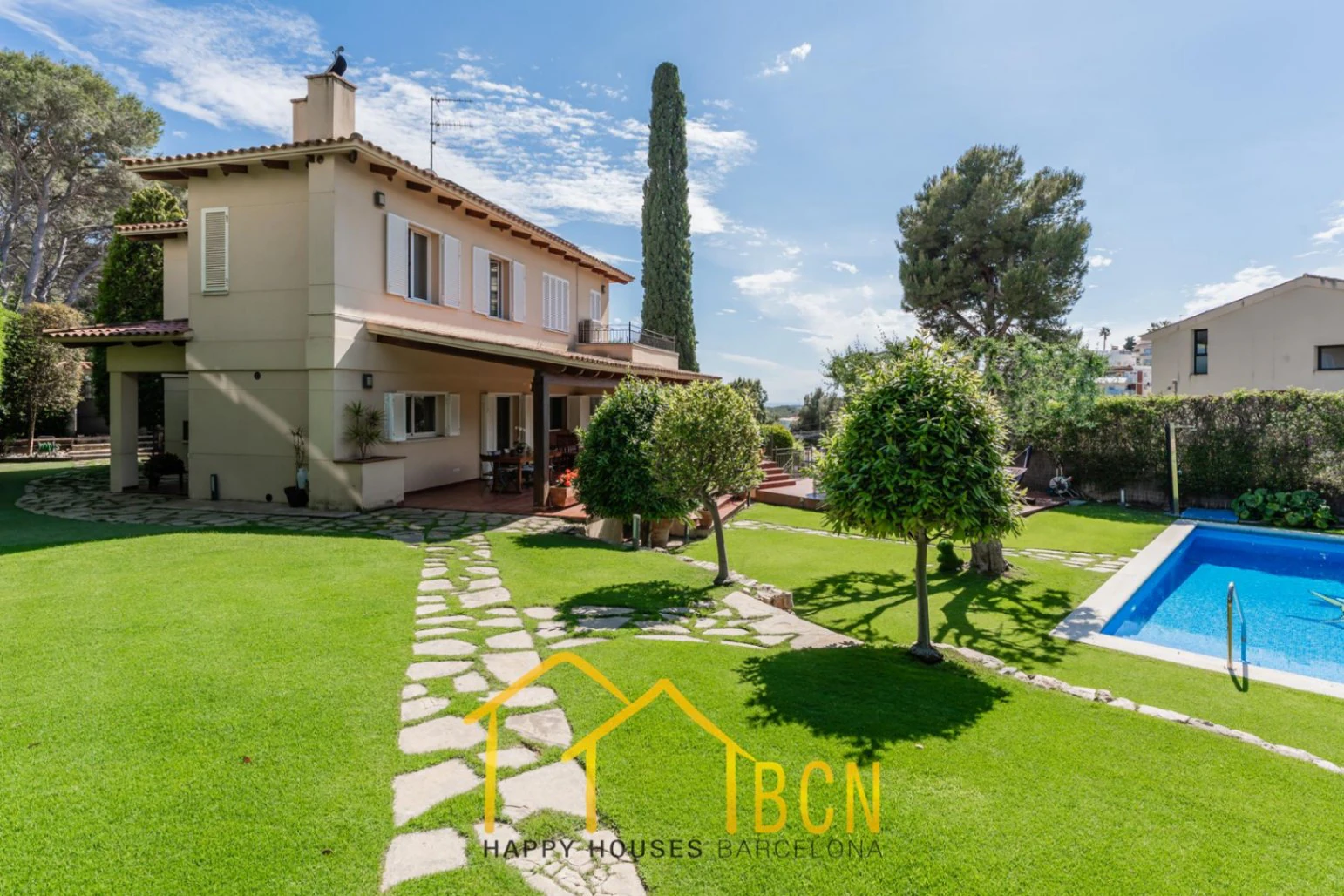 Classic Mediterranean villa with sea views, private pool and landscaped garden in Vallpineda