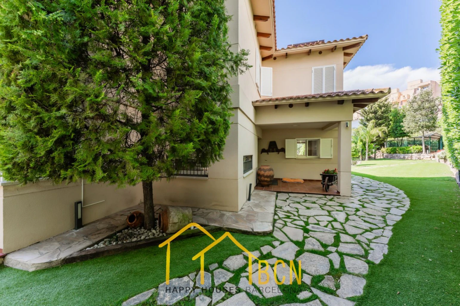 Classic Mediterranean villa with sea views, private pool and landscaped garden in Vallpineda