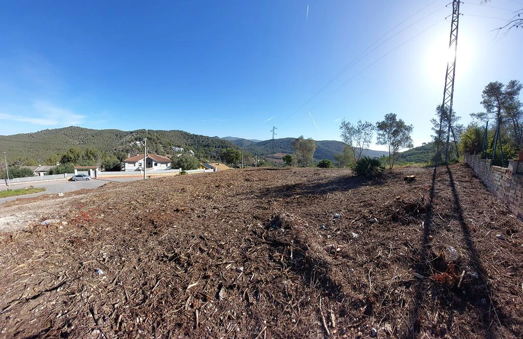 Parcela urbana con vistas panorámicas