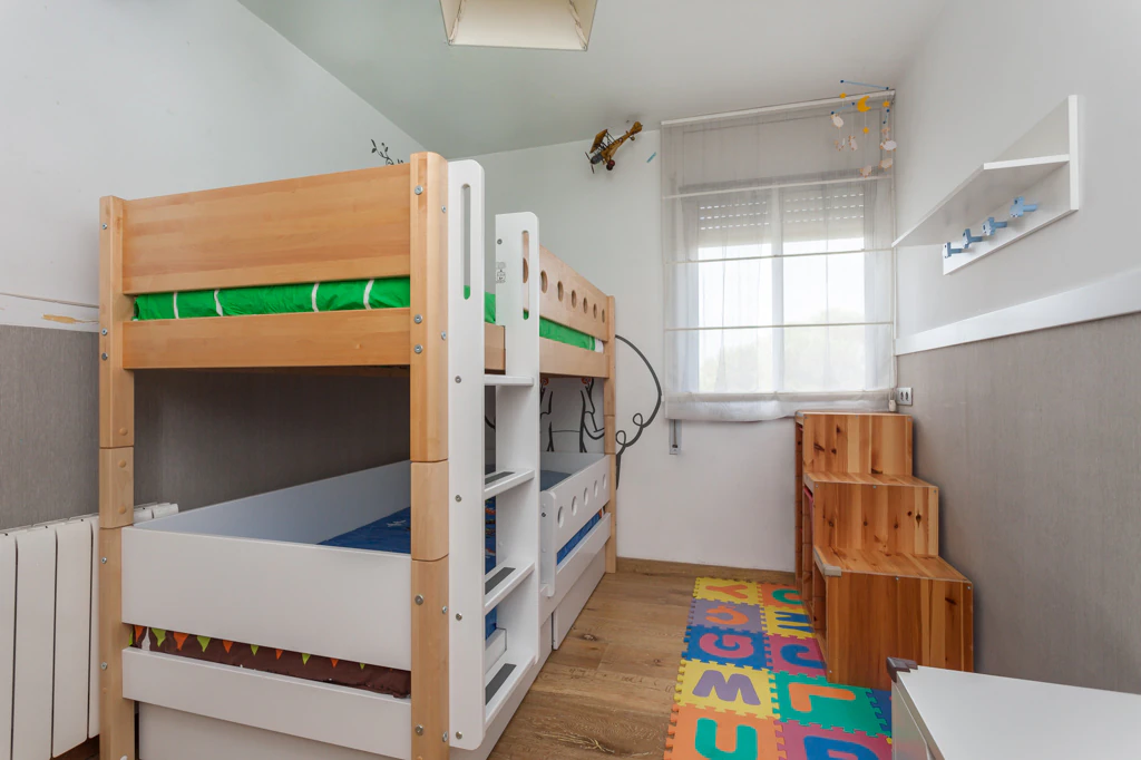 Apartamento amueblado con terraza, piscina y aparcamiento doble en Gavà Mar
