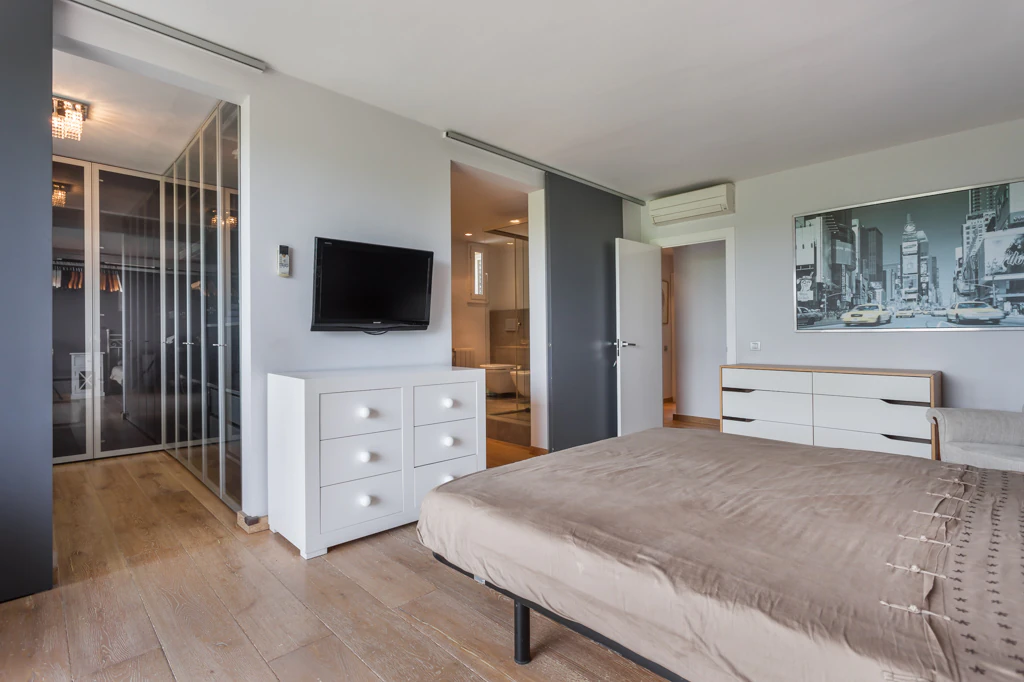Apartamento amueblado con terraza, piscina y aparcamiento doble en Gavà Mar
