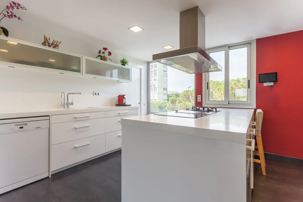 Apartamento amueblado con terraza, piscina y aparcamiento doble en Gavà Mar