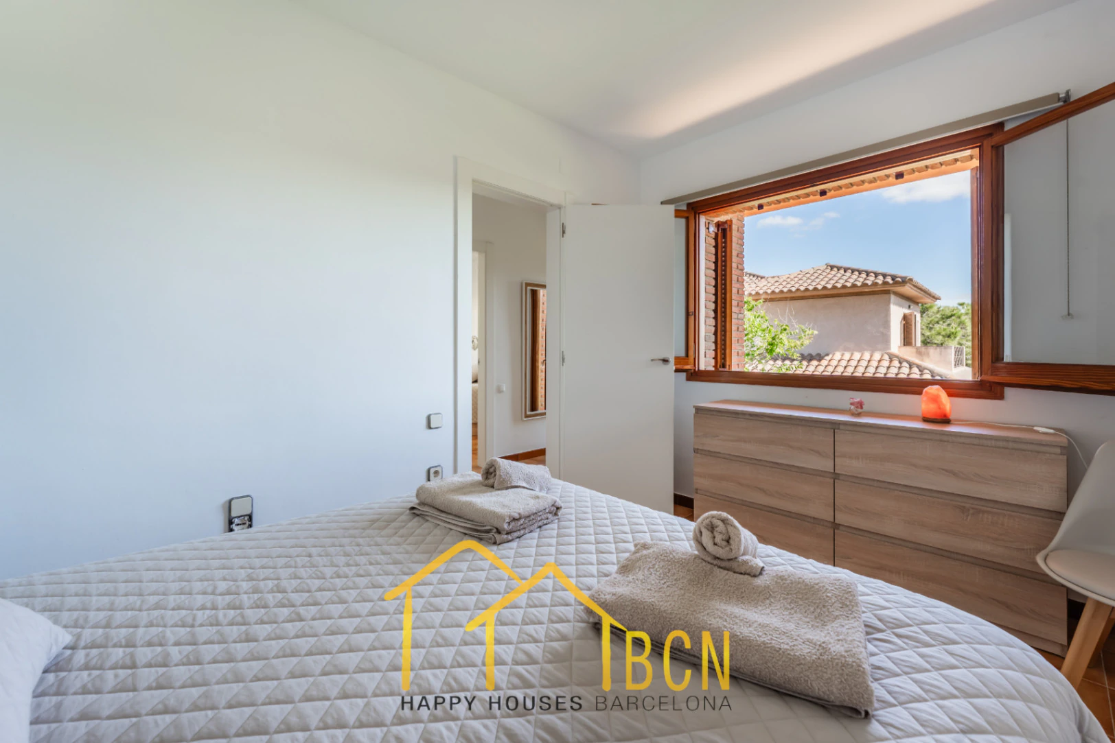 Villa clásica de una sola planta con piscina cerca de la playa