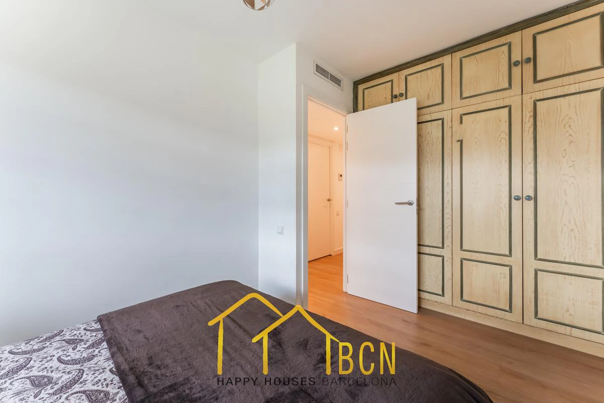 Residencia de lujo en esquina junto a la playa en Gavà Mar | 585 m² | Jardín privado | Garaje doble