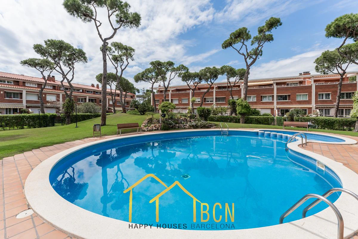 Residencia de lujo en primera línea de playa para alquiler de verano en Gavà Mar