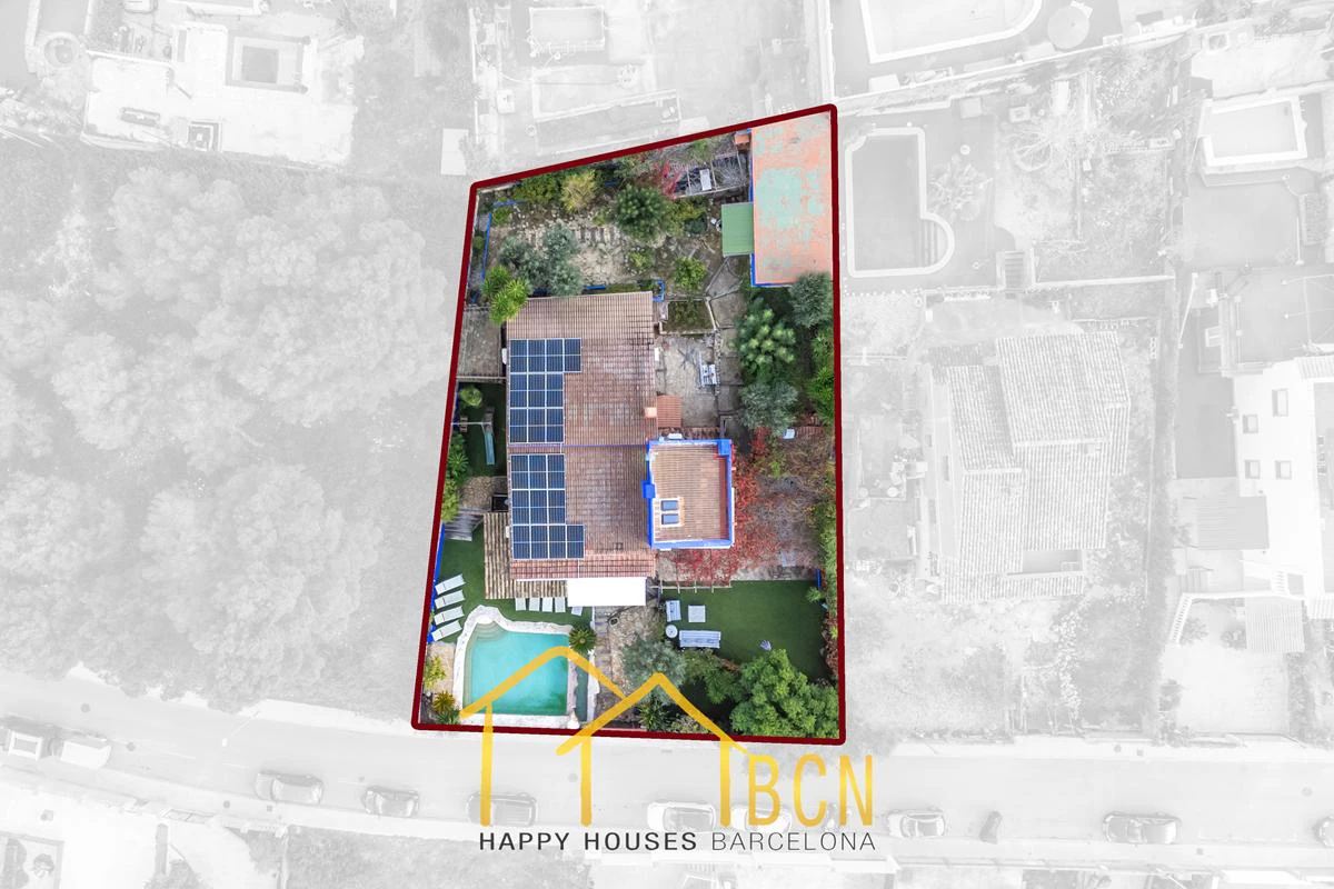 Unique 7-Bedroom Villa with Tourist Licence, Rock Pool & Annexes in Pineda Park, Sant Pere de Ribes