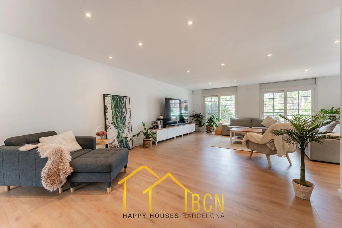 Residencia de lujo en esquina junto a la playa en Gavà Mar | 585 m² | Jardín privado | Garaje doble
