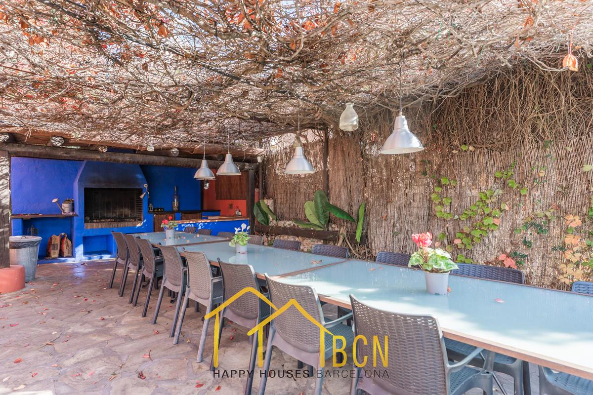 Unique 7-Bedroom Villa with Tourist Licence, Rock Pool & Annexes in Pineda Park, Sant Pere de Ribes
