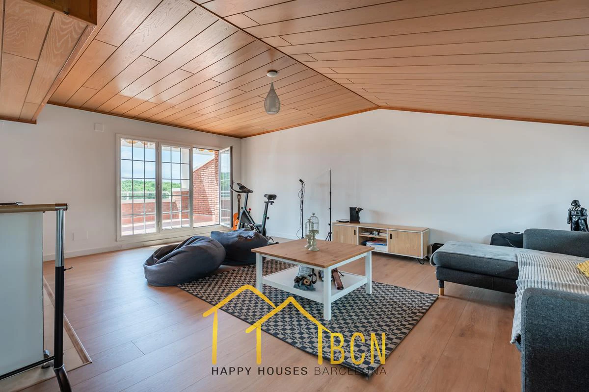 Residencia de lujo en esquina junto a la playa en Gavà Mar | 585 m² | Jardín privado | Garaje doble