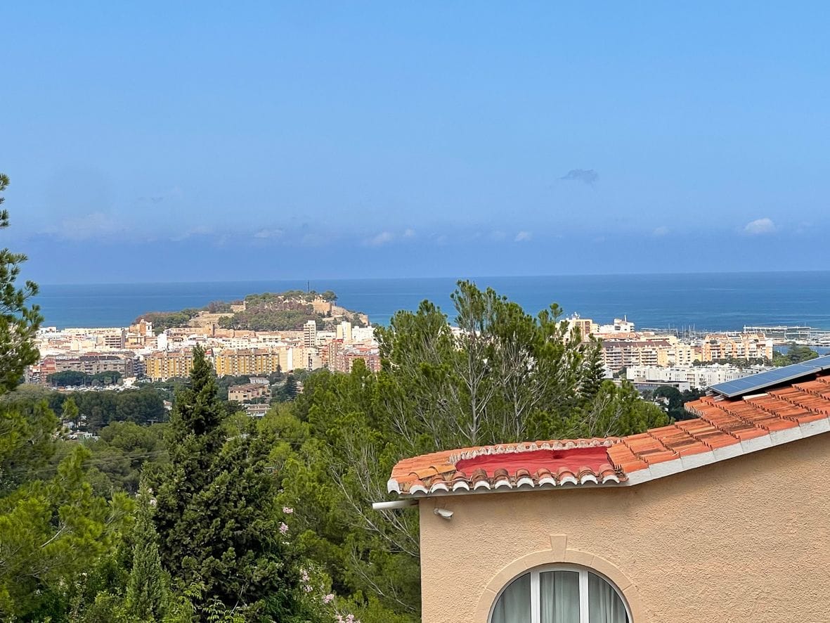 Villa moderna con vistas.