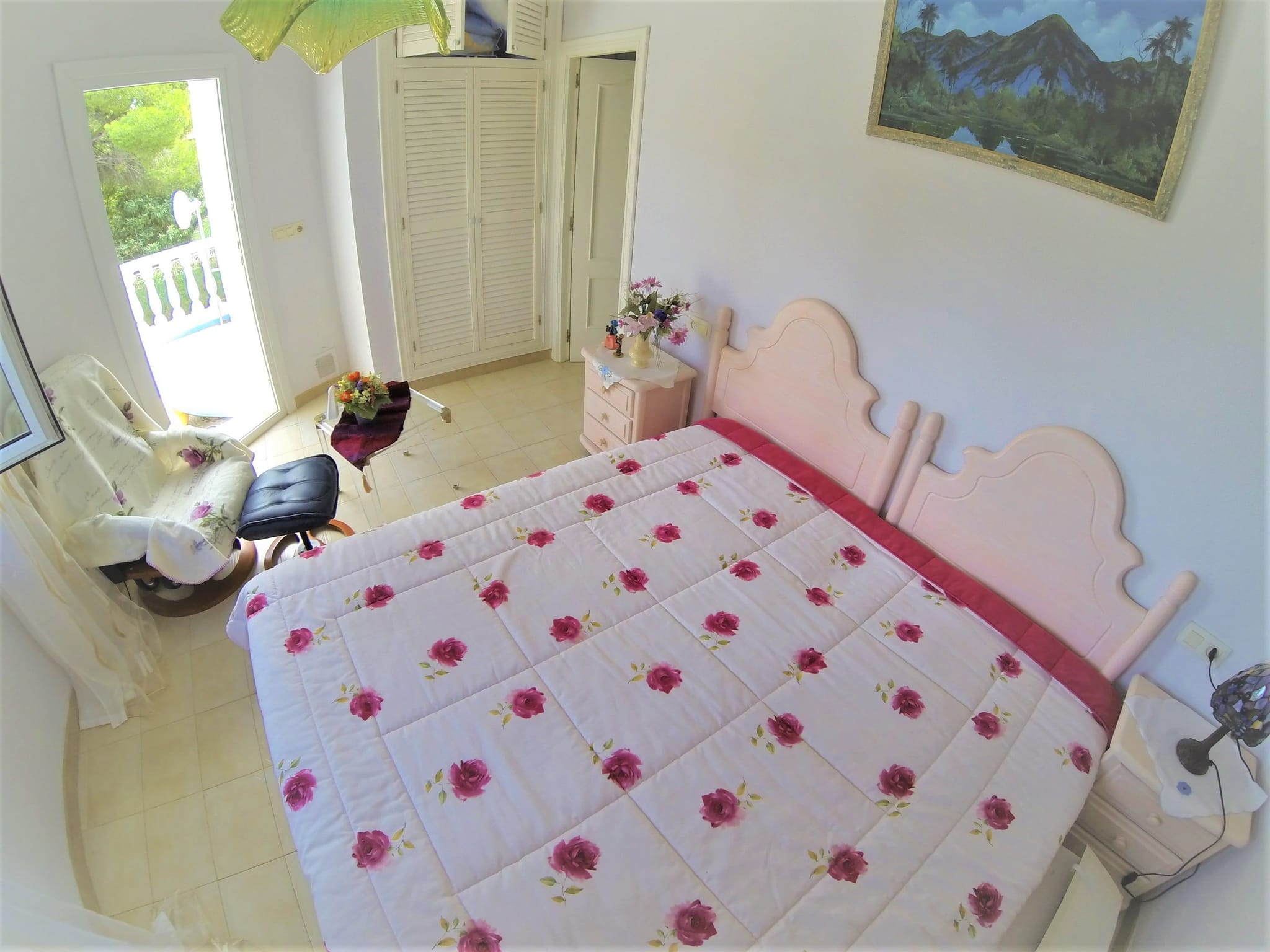 Preciosa y soleada villa en venta a 1200 metros del centro de Denia.