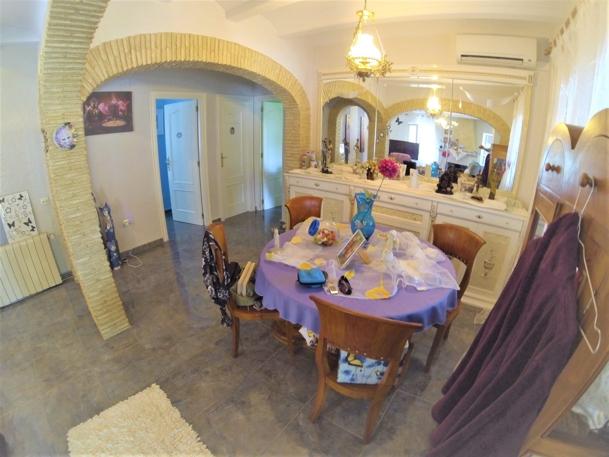 Preciosa y soleada villa en venta a 1200 metros del centro de Denia.
