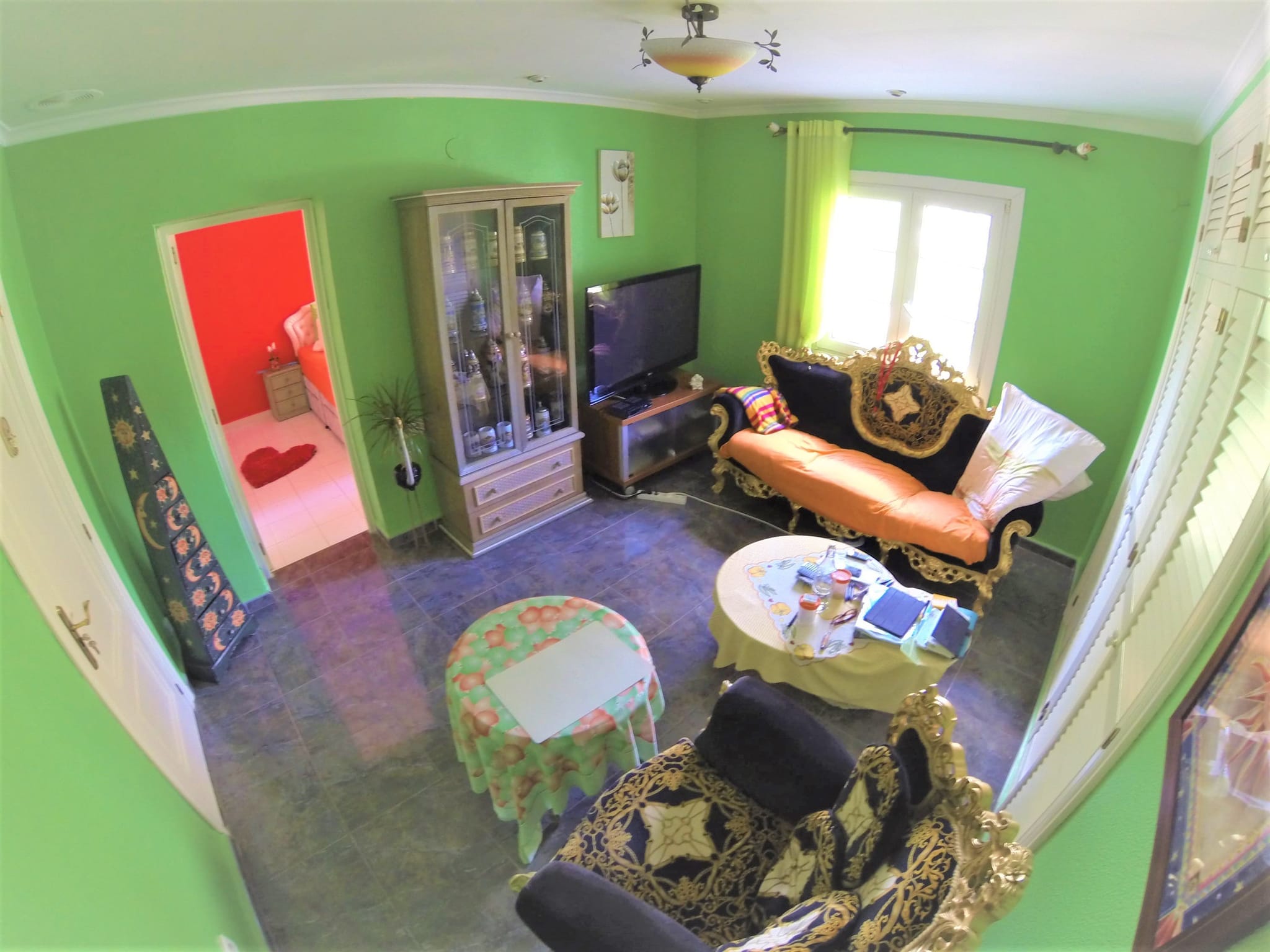 Preciosa y soleada villa en venta a 1200 metros del centro de Denia.