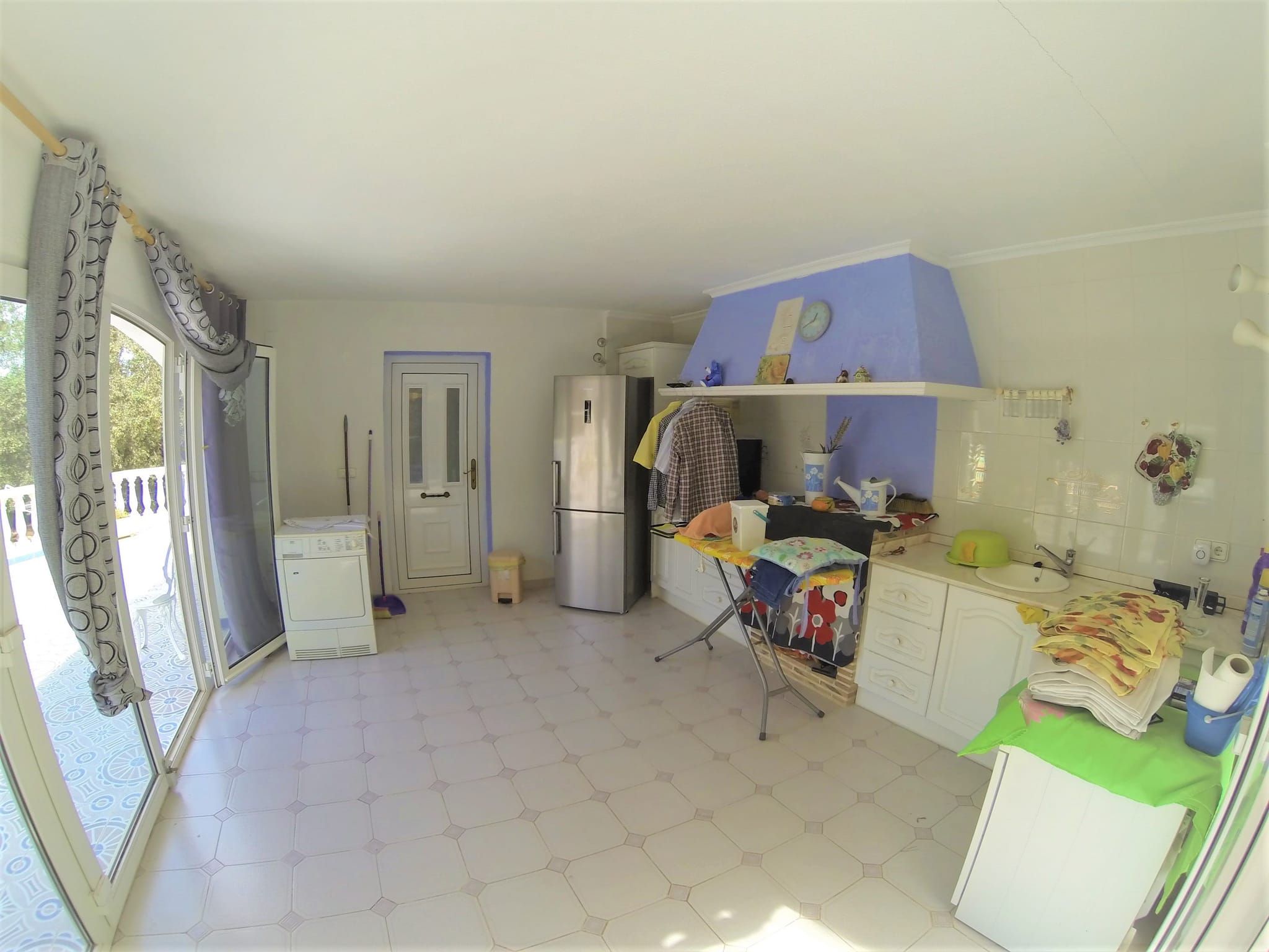 Preciosa y soleada villa en venta a 1200 metros del centro de Denia.